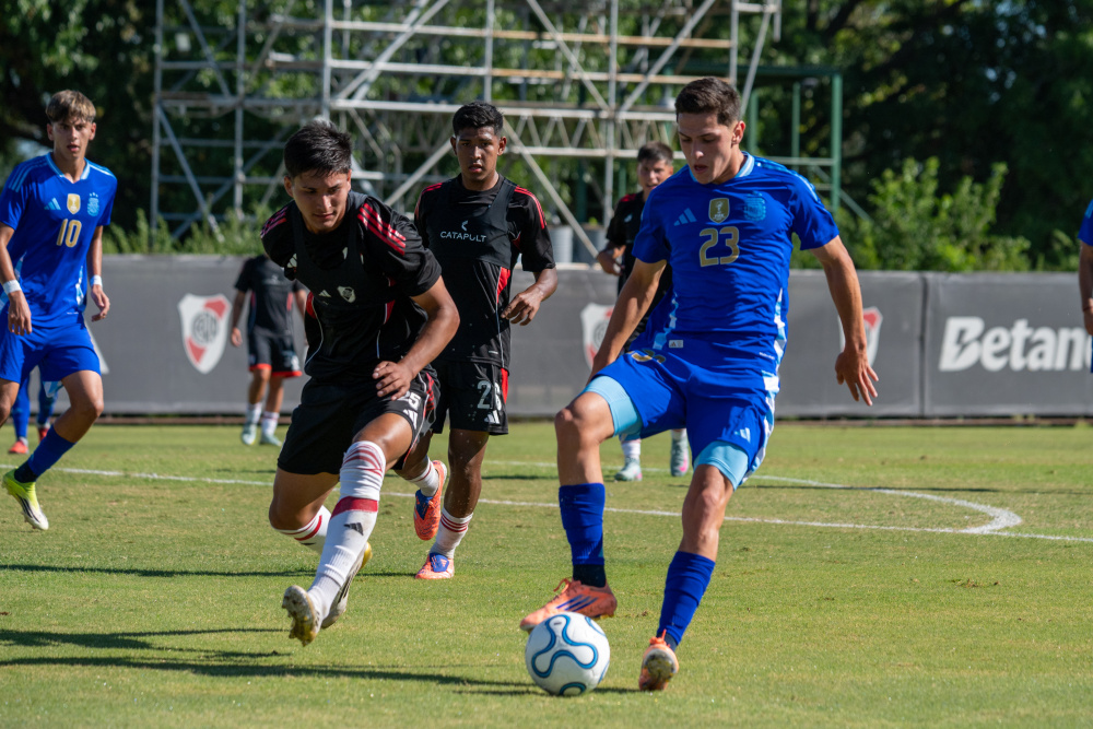 Selección Sub 17: ensayo de fútbol en el River Camp