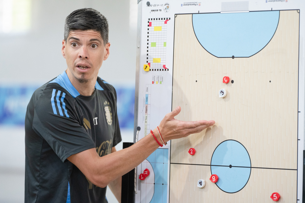 La Selección entrenó en doble turno de cara a los partidos con Uruguay