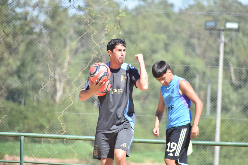 Liga Evolución Fútbol Playa: jornada de entrenamiento en el COP de Paraguay
