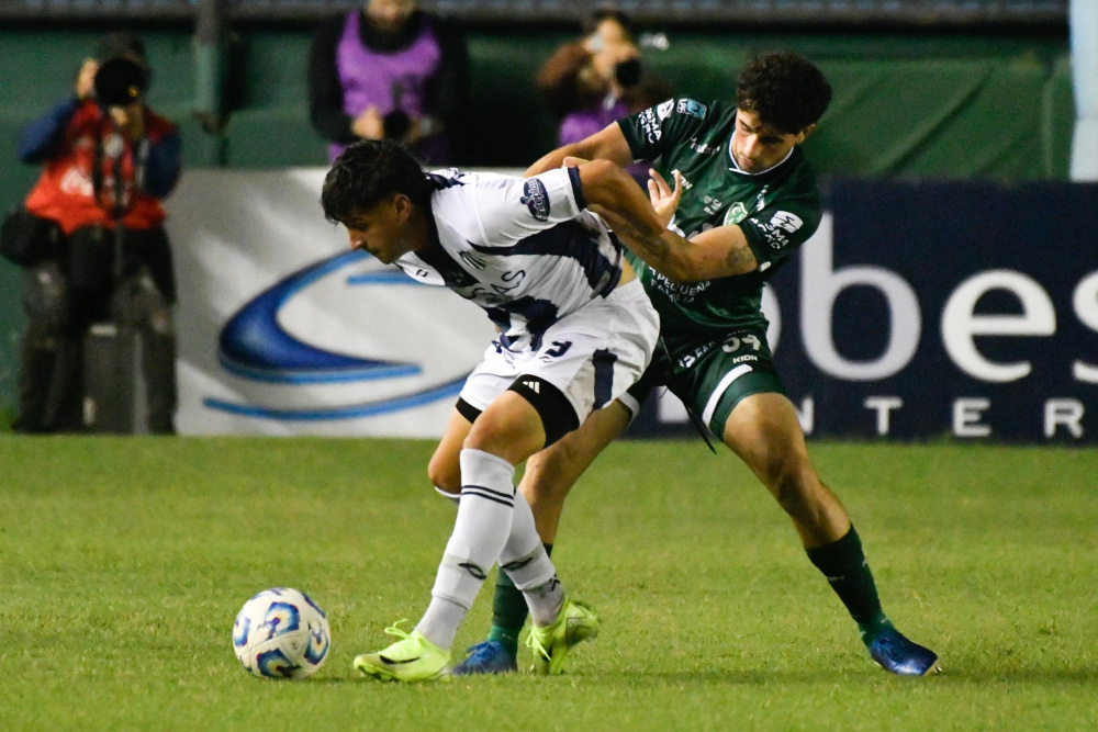 Sarmiento le ganó 1-0 a Tristán Suárez