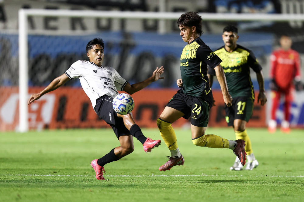 Defensa y Justicia superó 2-1 a Chaco For Ever
