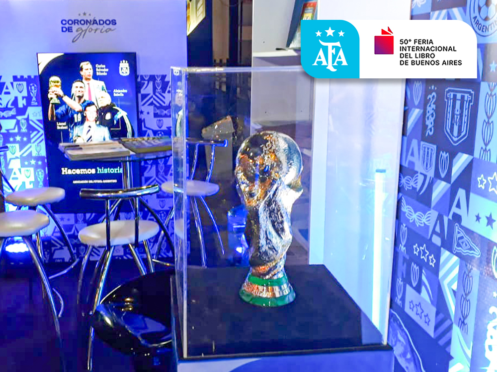 La Copa del Mundo, el gran imán del stand de la AFA que enloquece a los más chicos