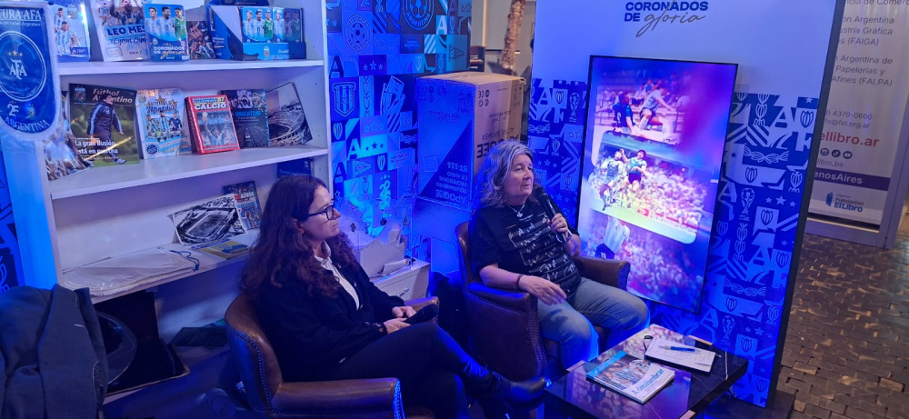 El fútbol femenino tuvo su espacio de reflexión y protagonismo en la Feria del Libro