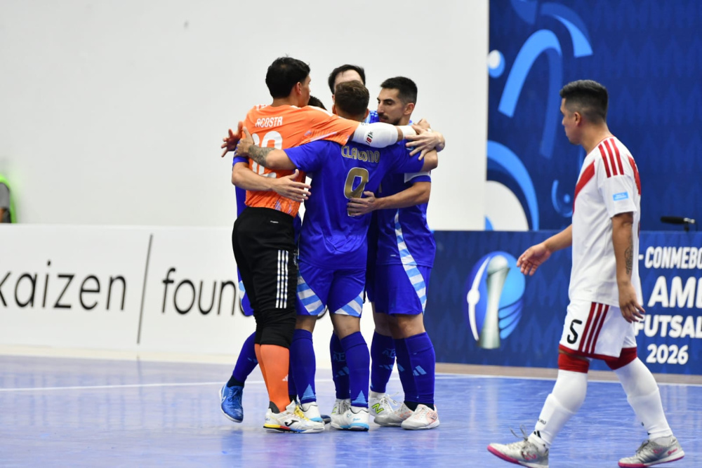 Argentina venció 4-1 a Perú en su debut en la Copa América