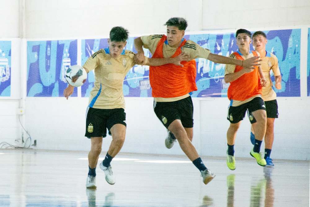 La Selección Sub 17 se entrenó en Ezeiza y avanza en la preparación del plantel para las competencias del año