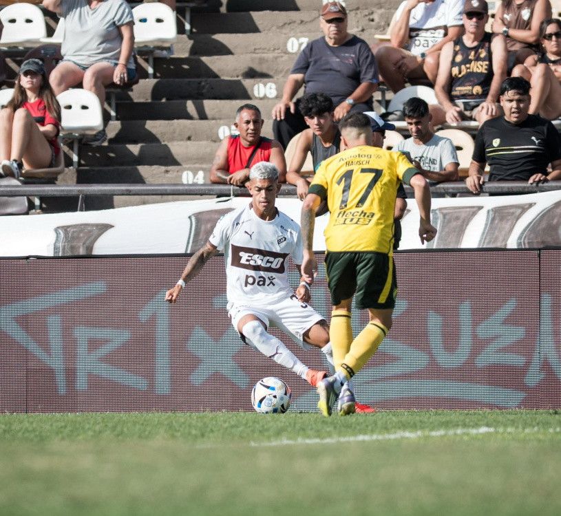 Platense y Defensa y Justicia empataron sin goles