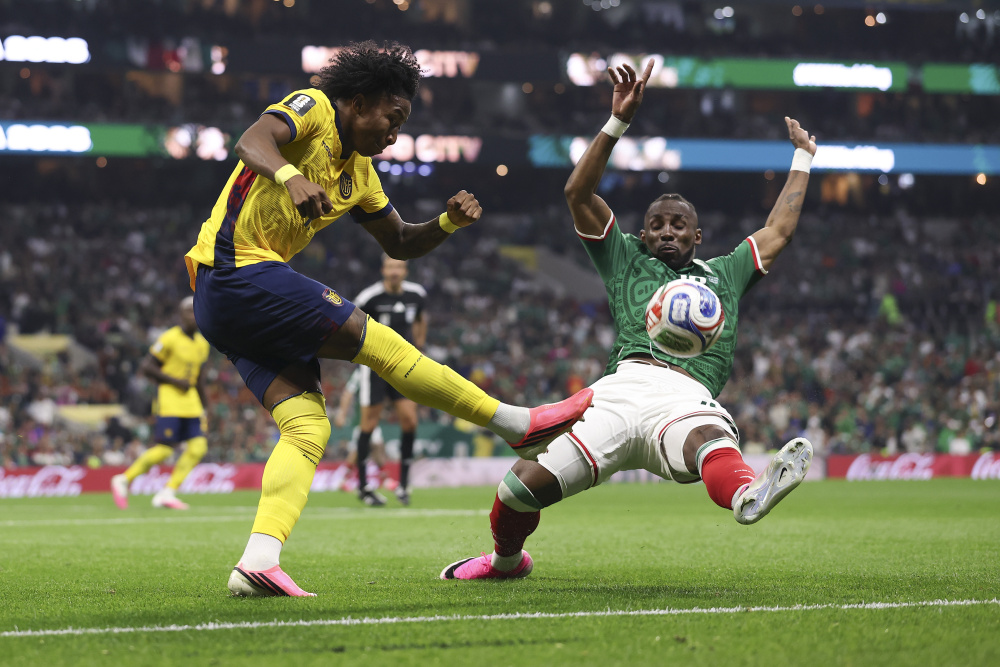 México derrotó 2-0 a Ecuador y se metió en los octavos de final