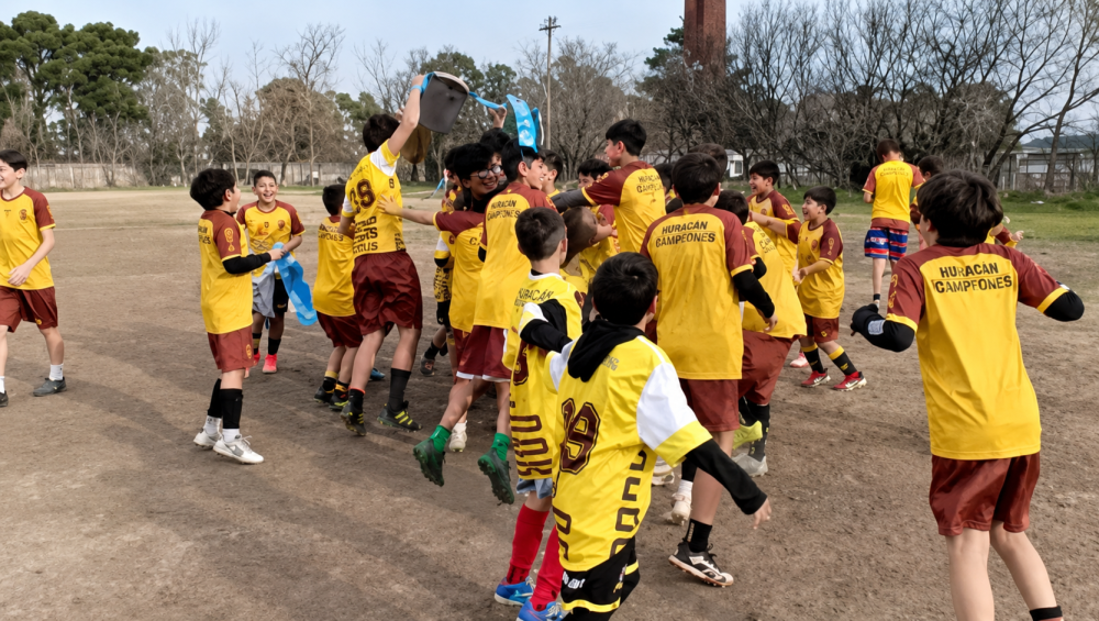 El fútbol infantil, alentando a la Selección
