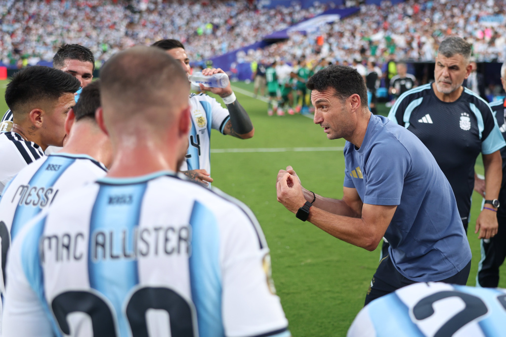 Lionel Scaloni: "Somos un equipo aguerrido y sabemos que al tener la pelota podemos hacer daño"