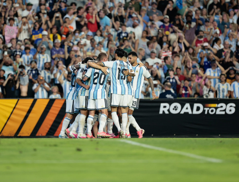 La Selección Argentina goleó 3-0 a Islandia y está lista para su debut mundialista