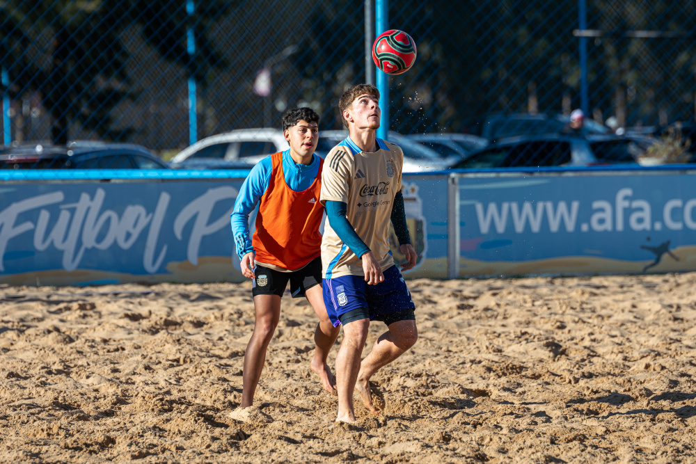 Selección Sub 20 de Fútbol Playa: culminó la semana con un amistoso ante la Sub 23