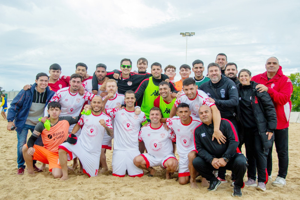Victorias de los líderes en el torneo de Primera División de Fútbol Playa