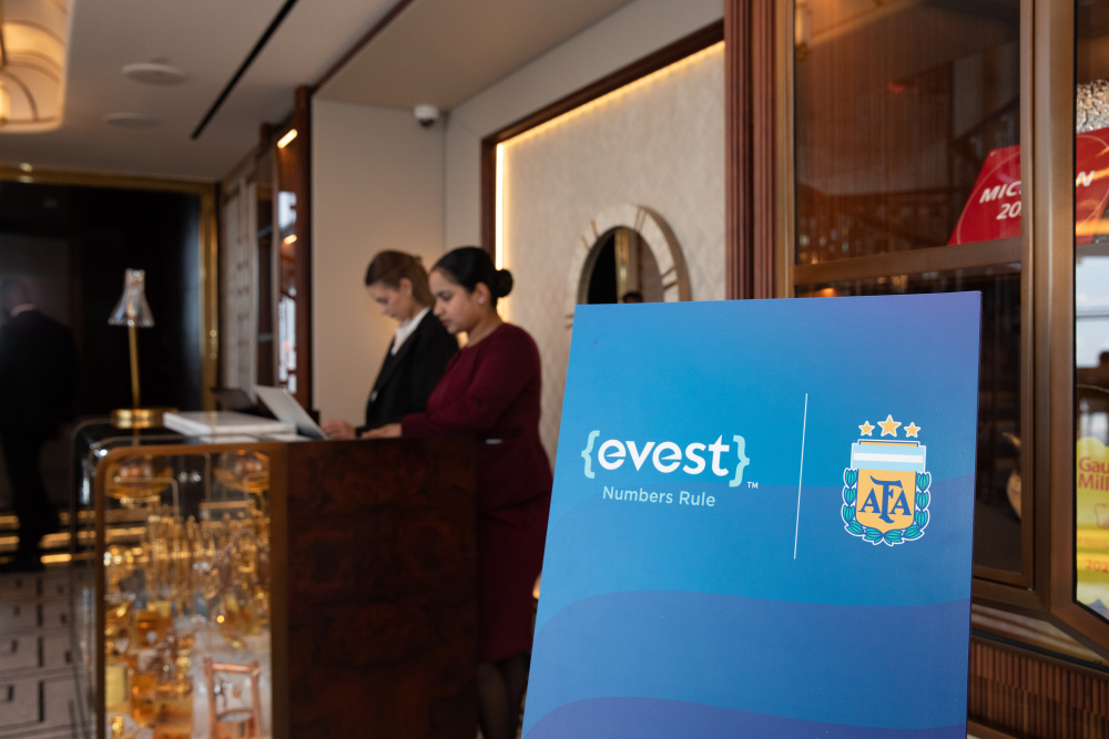 AFA y EVEST realizaron un evento exclusivo en el Burj Khalifa de Dubái