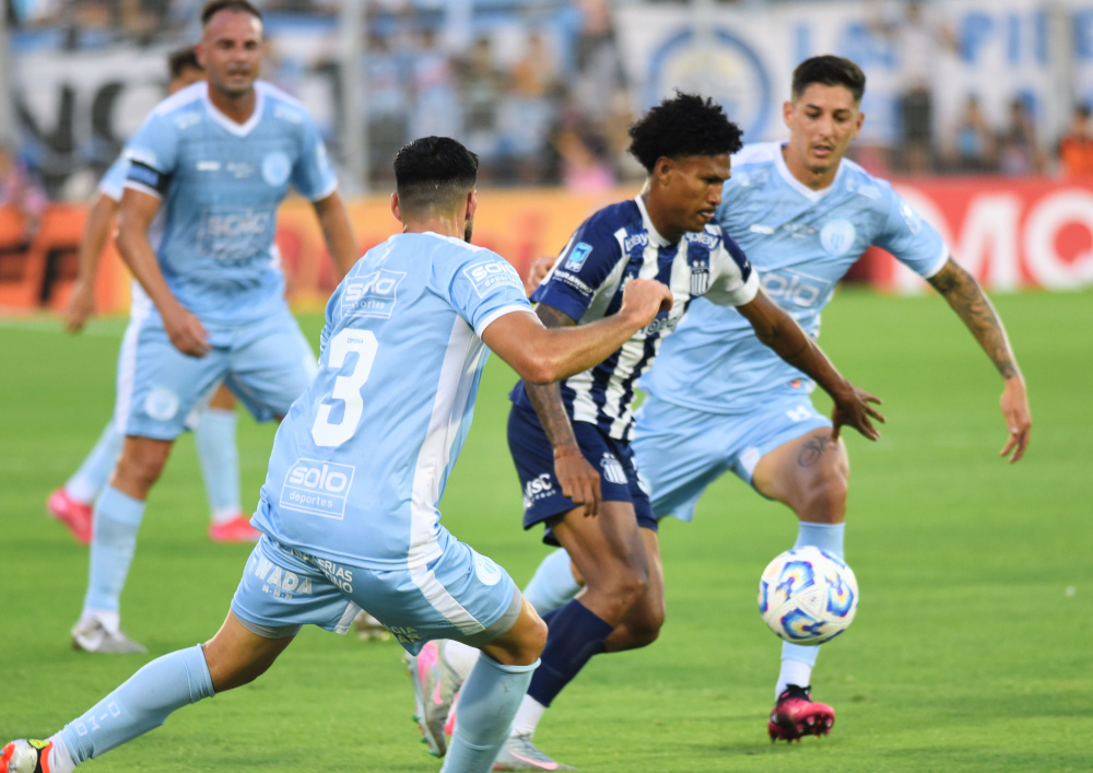 Talleres de Córdoba superó 2-0 a Argentino de Merlo