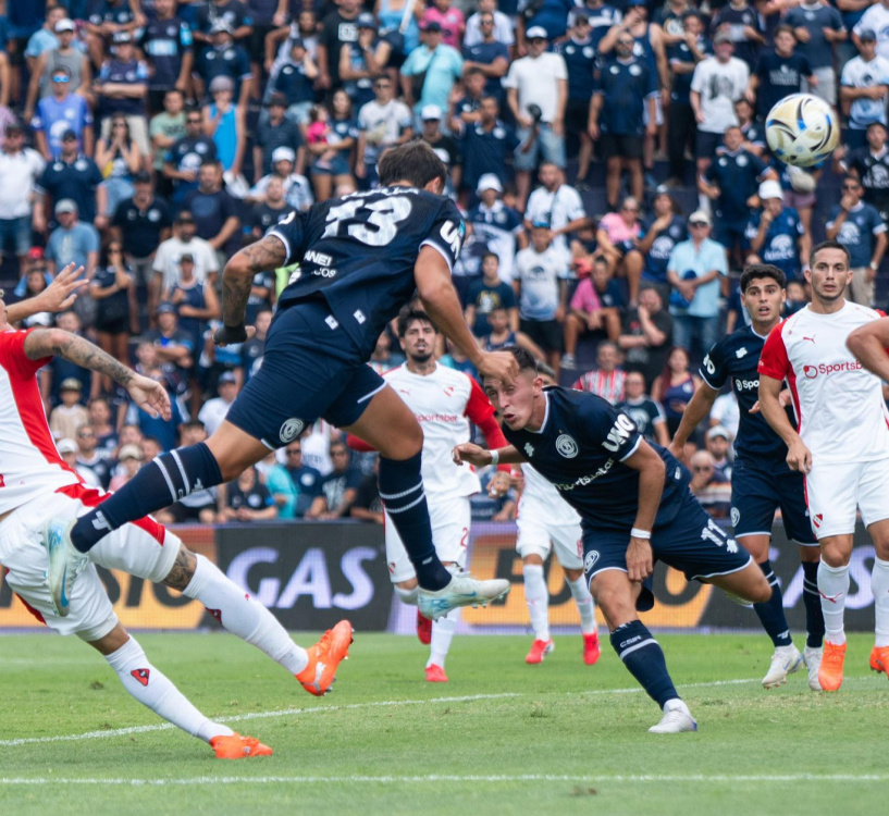 Independiente Rivadavia venció 3-2 a Independiente