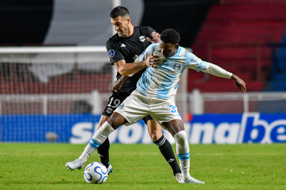 Deportivo Riestra cayó ante Gremio por 3 a 0