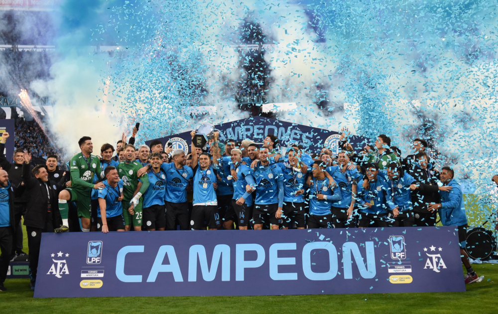 El presidente Claudio Tapia le entregó la copa a Belgrano de Córdoba, campeón del Torneo Apertura 2026