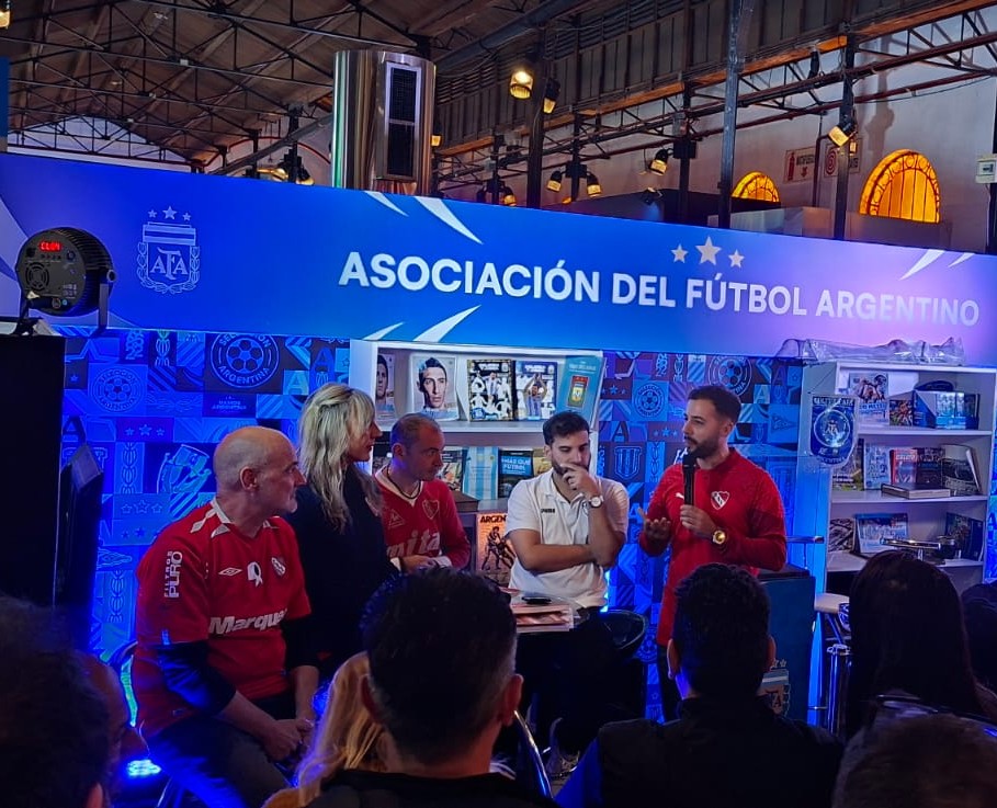 Independiente llevó su mística a la Feria: Tinta Roja y el recuerdo de una hazaña eterna