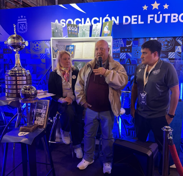 Vélez llevó su historia y su identidad a la Feria del Libro con un homenaje a Amalfitani