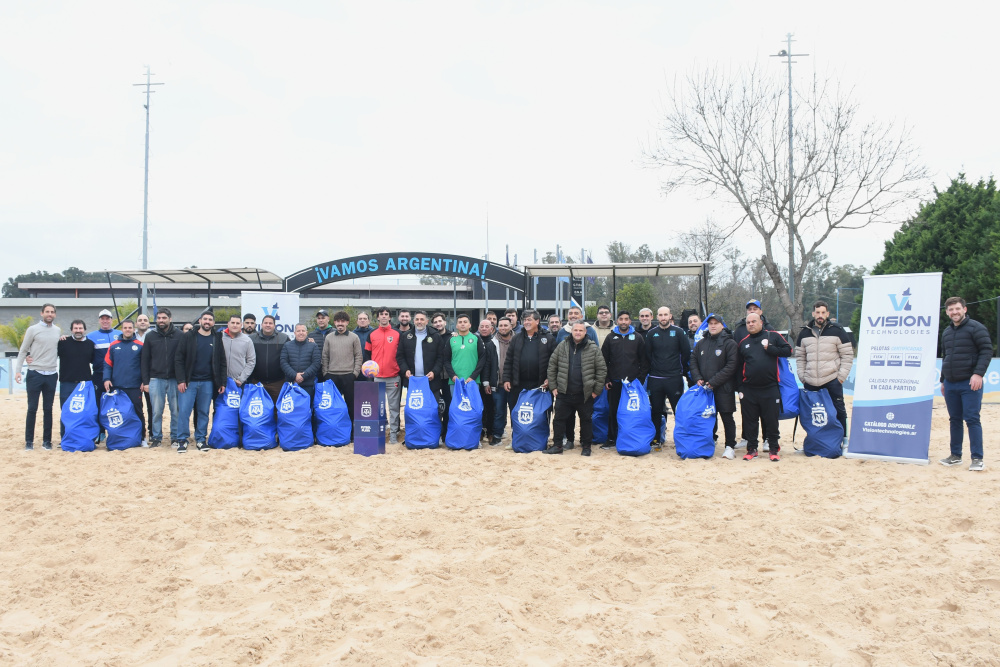 AFA entregó materiales de entrenamiento a los Clubes de Fútbol Playa