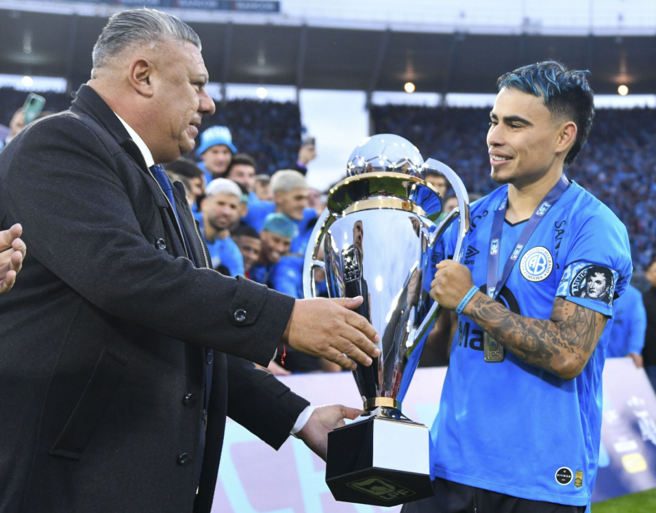El presidente Claudio Tapia le entregó la copa a Belgrano de Córdoba, campeón del Torneo Apertura 2026