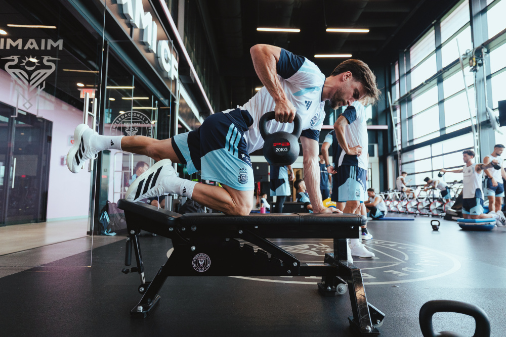 Actividad matutina en gimnasio