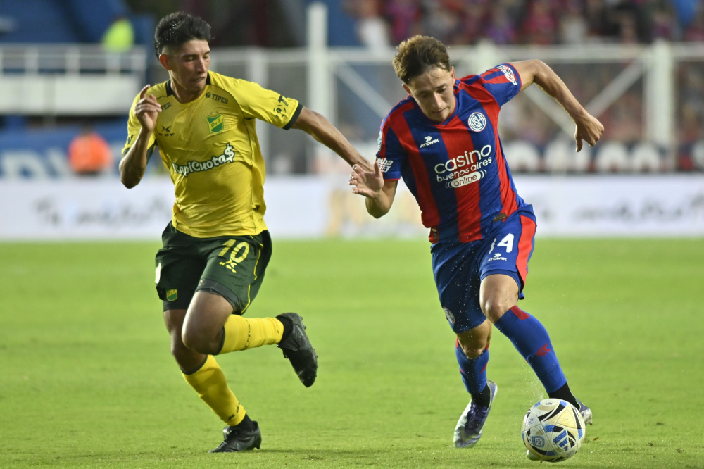 Juegan San Lorenzo - Defensa y Justicia