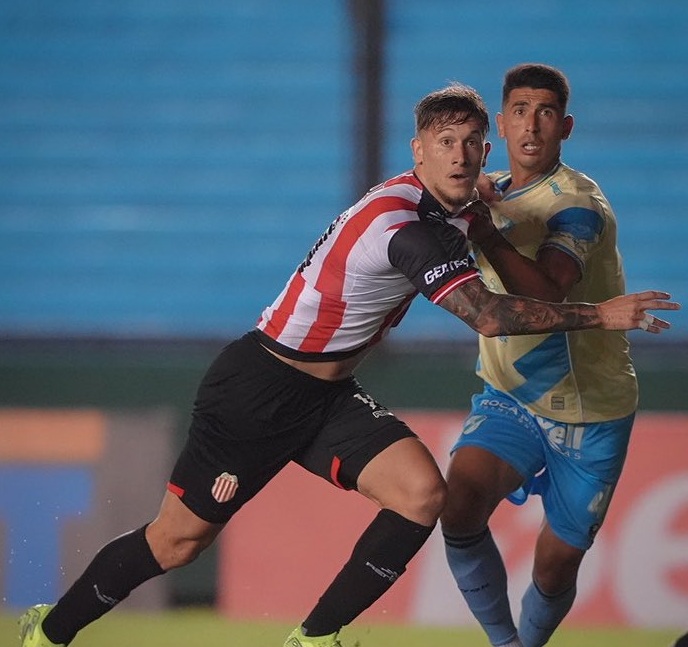 Barracas Central le ganó por penales a Temperley