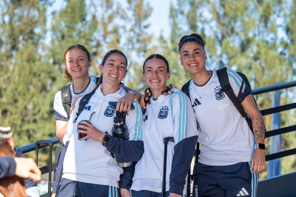 Selección Femenina: el equipo nacional viaja rumbo a Chile