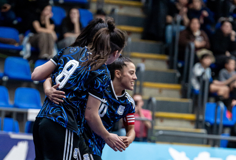 La Selección Femenina de Futsal goleó 5-1 a Celemaster de Brasil