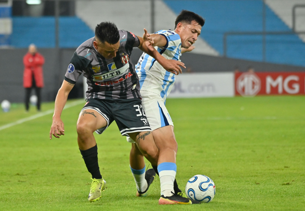 Racing recibe a Independiente Petrolero