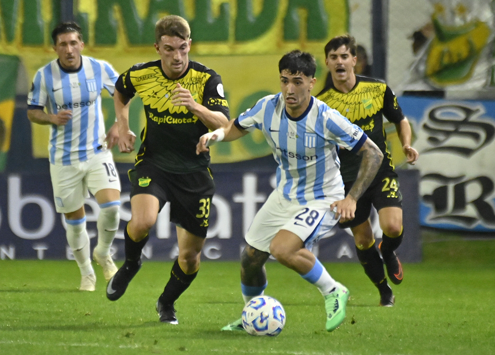 Racing venció 4 - 1 a Defensa y Justicia