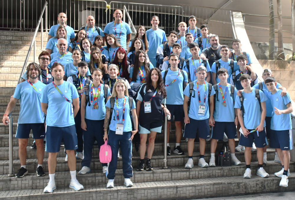 Las Selecciones de Futsal, medallas de oro y plata, regresan a nuestro país