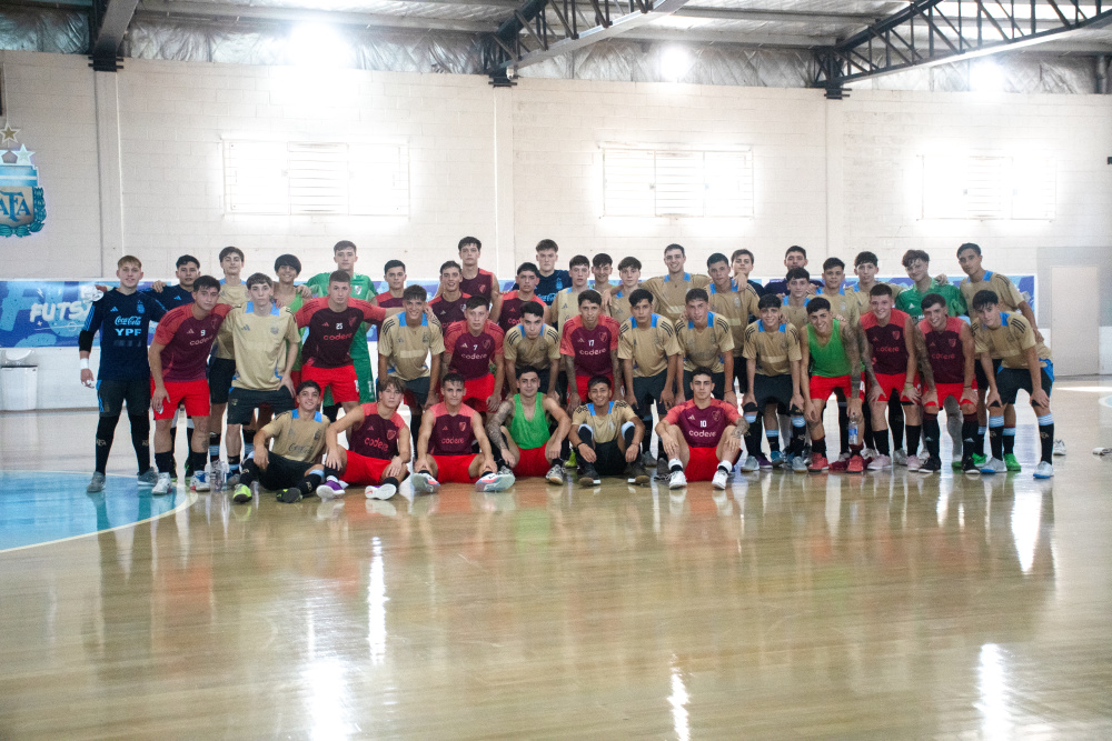 La Selección Sub17 completó la semana de trabajo con una práctica de juego real ante River Plate