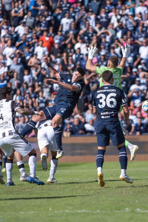 Fútbol en Mendoza: juegan Independiente Rivadavia y Gimnasia (M)