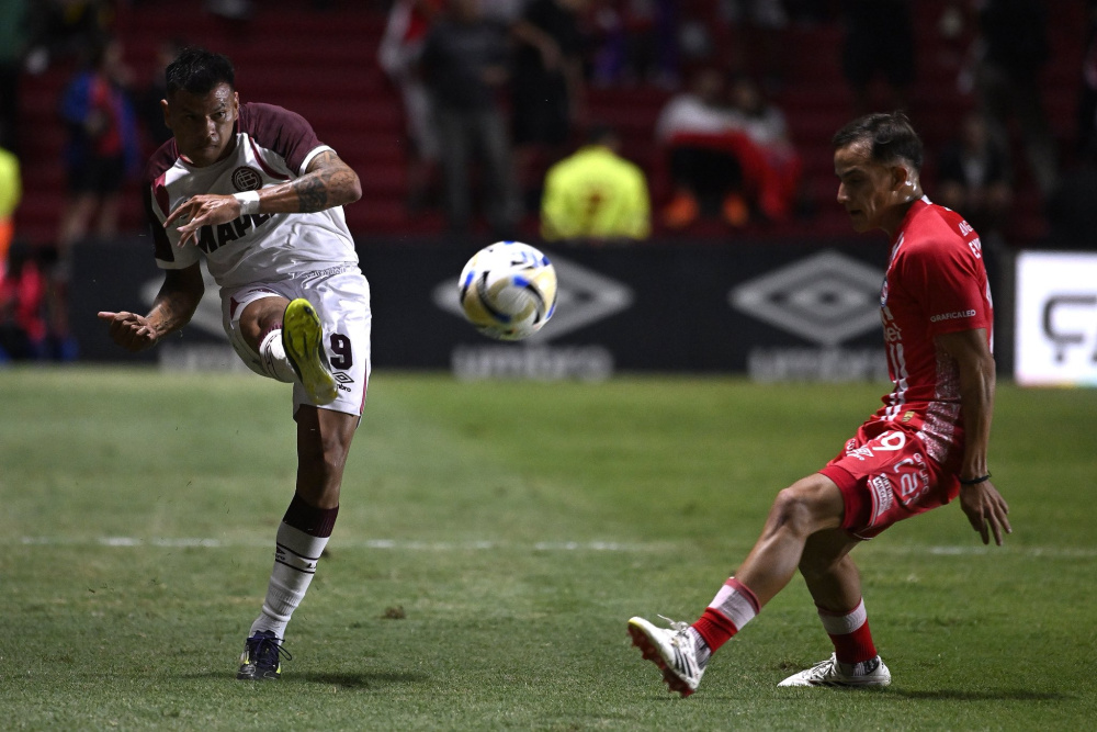 Argentinos Juniors le ganó a Lanús 2 - 1 por el pendiente de la fecha 6