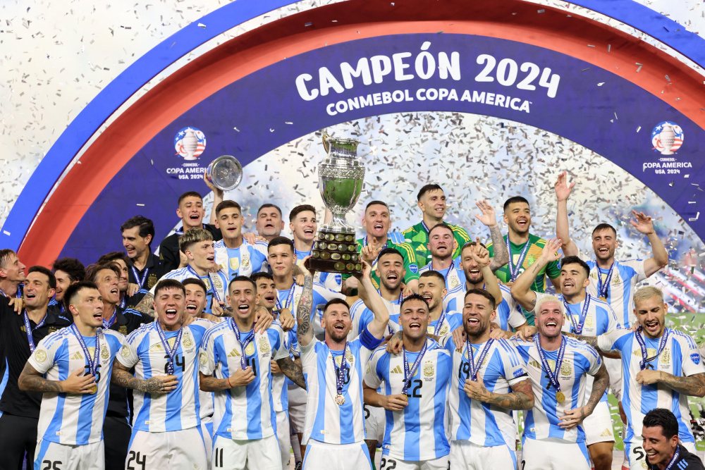 Somos el segundo país en toda la historia en ganar en fila dos torneos continentales y una Copa del Mundo