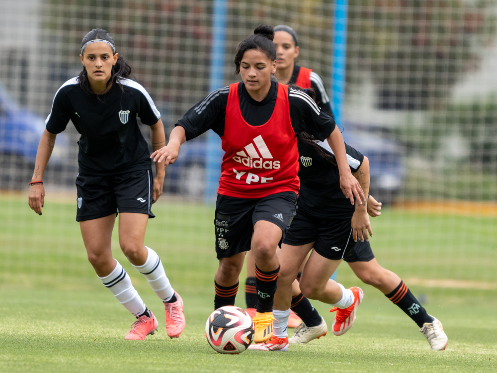 La Sub 17 femenina realizó un ensayo de fútbol ante Estudiantes | Sitio