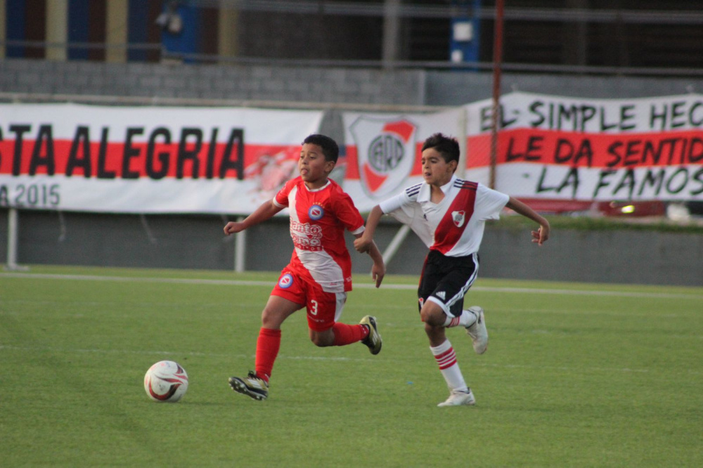 Alegría y buen fútbol en el comienzo del Torneo Formativo