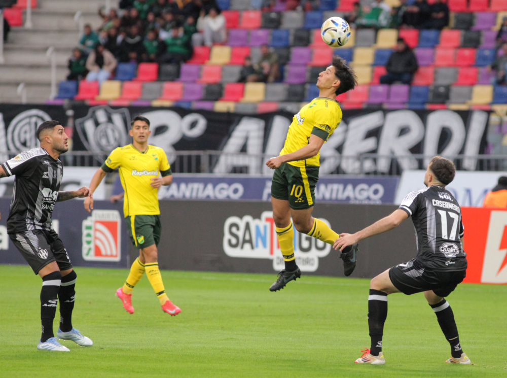 Fútbol en Santiago: Central Córdoba derrotó 2-1 a Defensa y Justicia