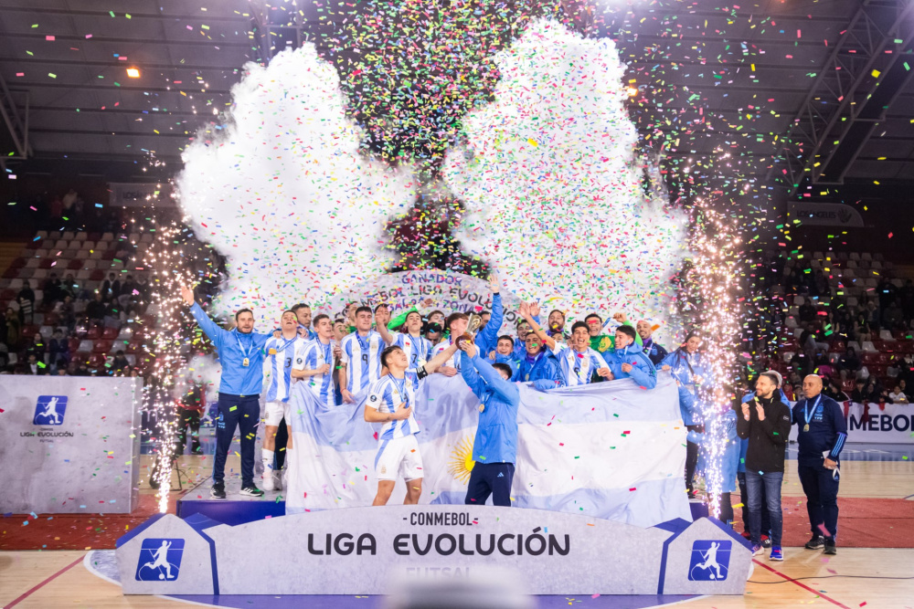 El futsal argentino consolida una presencia brillante en el Mundo con su destacada participación en Copas Mundiales y Continentales