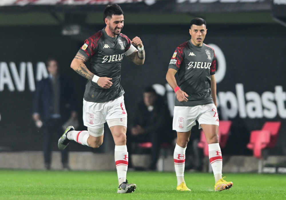 Estudiantes superó 2-1 a Huracán en La Plata