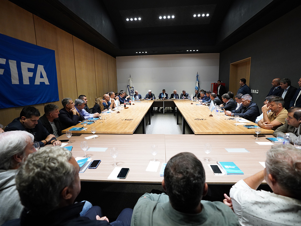 Las autoridades de la AFA llevaron a cabo una nueva reunión
