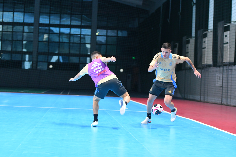 Luego de la clasificación, la Selección de Futsal trabajó esta tarde en dos grupos