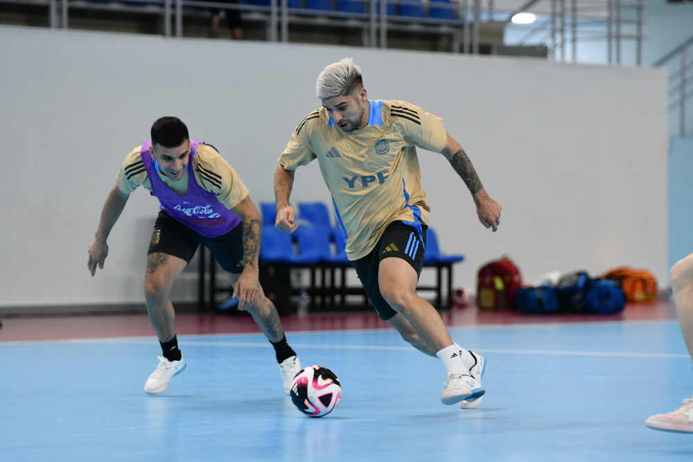 Luego de la clasificación, la Selección de Futsal trabajó esta tarde en dos grupos