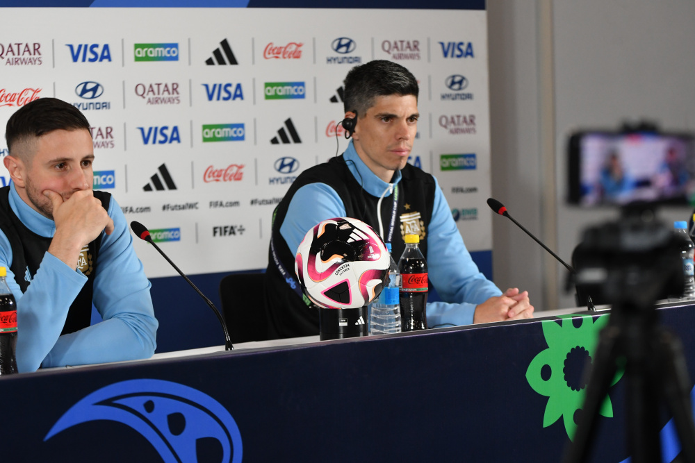 Matías Lucuix y Nicolás Sarmiento, en conferencia de prensa previa a la definición de la Copa del Mundo