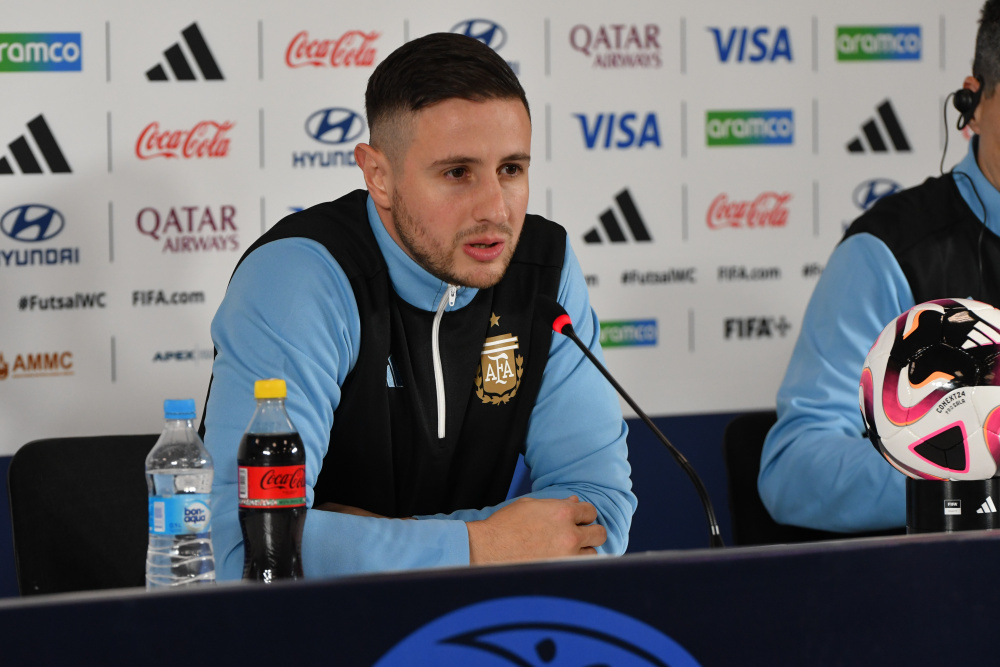 Matías Lucuix y Nicolás Sarmiento, en conferencia de prensa previa a la definición de la Copa del Mundo