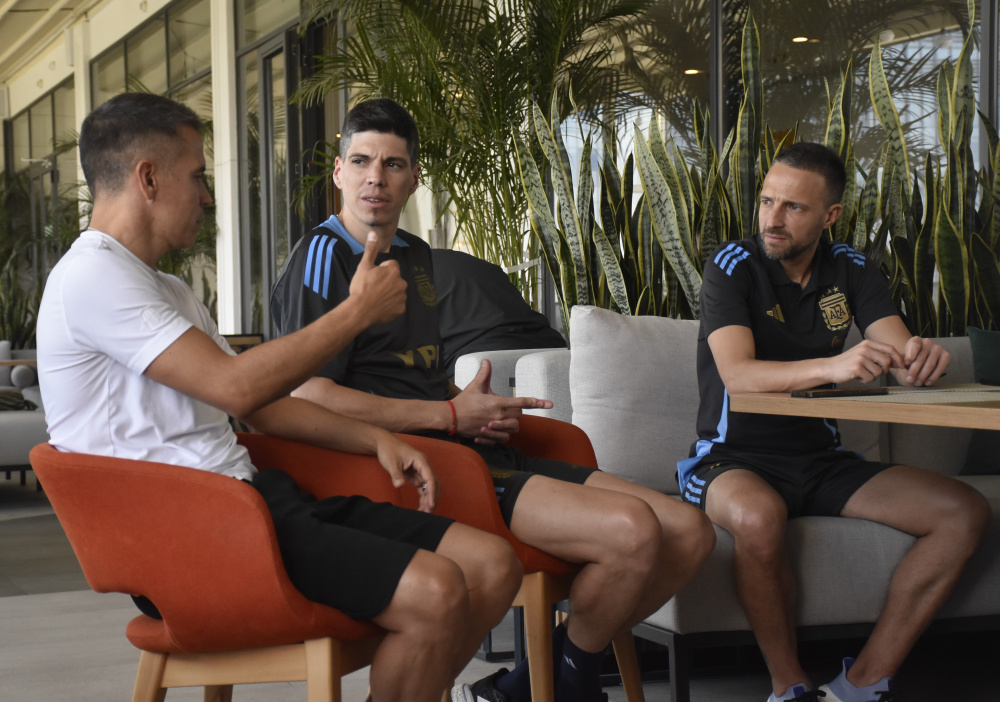 Javier Saviola visitó a la Selección Argentina en Taskent