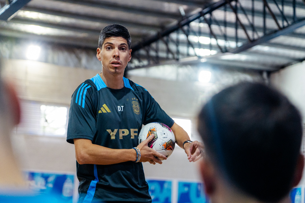 Futsal: ensayo formal entre las categorías Mayor y Sub 20 en la previa del viaje