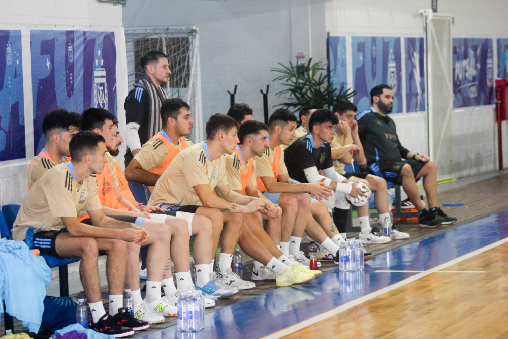 Futsal: ensayo formal entre las categorías Mayor y Sub 20 en la previa del viaje